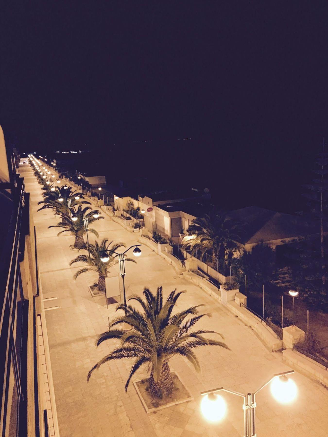 B&B Bellavista Margherita Di Savoia Bagian luar foto